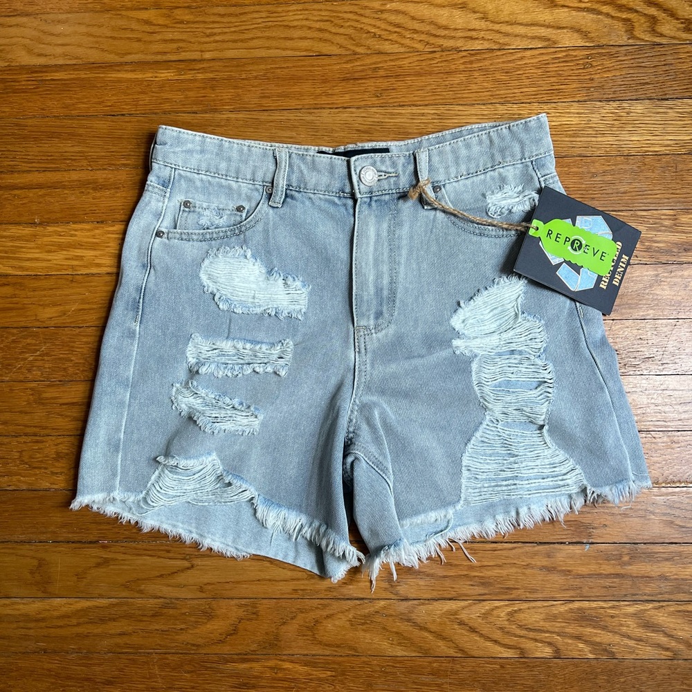 NWT Indigo Rein Distressed Cutoffs